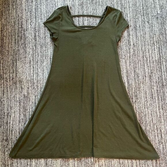 No Comment Women’s Size Medium Ribbed Cutout Dress Olive Green Short Sleeve - Picture 1 of 6